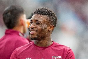 励志！太阳报：库杜斯出身贫民区，曾拇指骨折后打石膏比赛