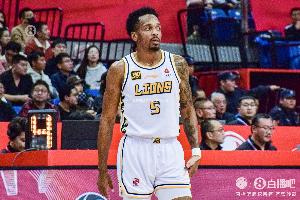 杀伤力十足！巴里-布朗罚球18中14砍下31分6板7助 正负值+16最高