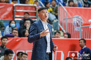 杜锋：球队磨合还需提升 季后赛强度很高 需要保持适应的状态